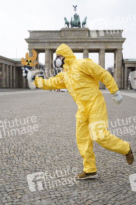 Demonstration 'Radioactive Olympics - Solidarität mit den Betroffenen von Fukushima' in Berlin