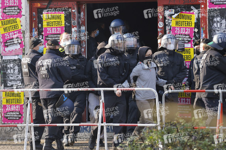 Räumung der Kiezkneipe 'Meuterei' in Berlin