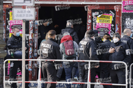 Räumung der Kiezkneipe 'Meuterei' in Berlin