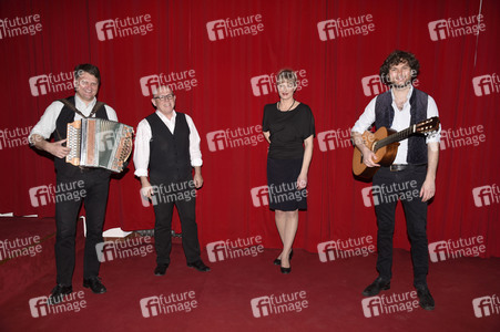 SeelenART-Streaming 'Couplet AG: Das Beste aus 25 Jahren!' in Haar