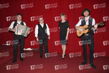 SeelenART-Streaming 'Couplet AG: Das Beste aus 25 Jahren!' in Haar