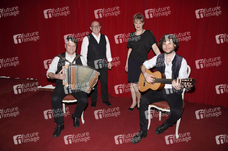 SeelenART-Streaming 'Couplet AG: Das Beste aus 25 Jahren!' in Haar