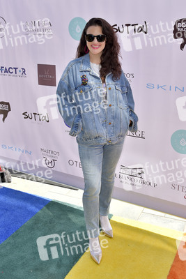 Cassie Scerbo's Spendenaktion in Malibu