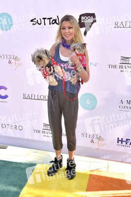 Cassie Scerbo's Spendenaktion in Malibu