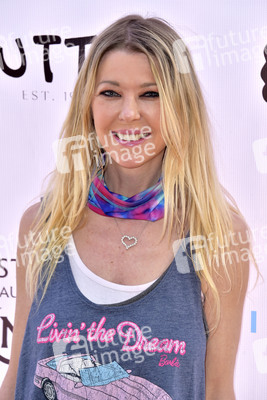 Cassie Scerbo's Spendenaktion in Malibu