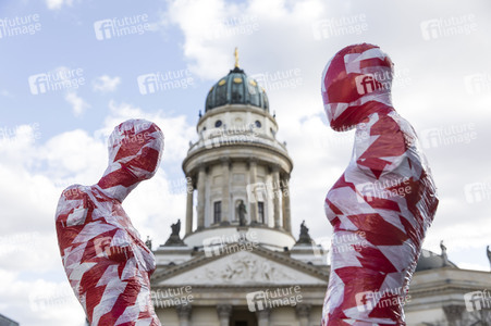 Mahnmal zur Coronakrise von Dennis Josef Meseg in Berlin
