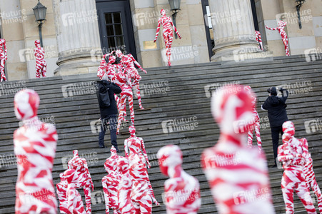 Mahnmal zur Coronakrise von Dennis Josef Meseg in Berlin
