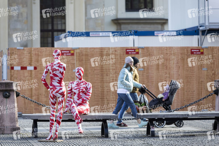 Mahnmal zur Coronakrise von Dennis Josef Meseg in Berlin