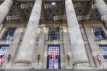 Mahnmal zur Coronakrise von Dennis Josef Meseg in Berlin