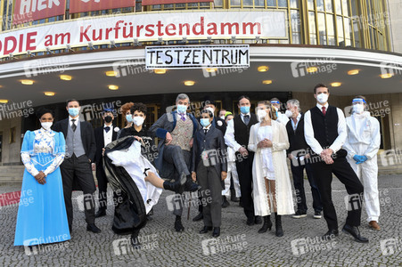 Fototermin mit dem Ensemble von 'Vorhang auf für Cyrano' in Berlin