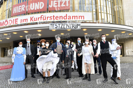 Fototermin mit dem Ensemble von 'Vorhang auf für Cyrano' in Berlin