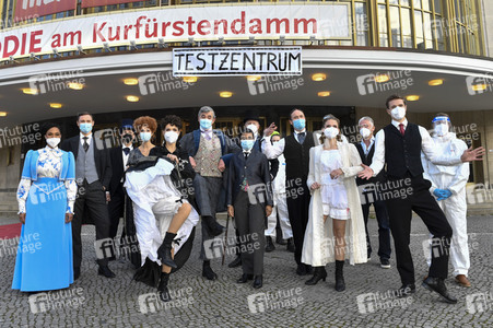 Fototermin mit dem Ensemble von 'Vorhang auf für Cyrano' in Berlin