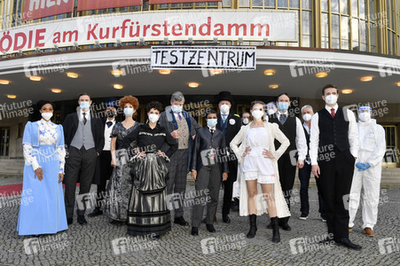 Fototermin mit dem Ensemble von 'Vorhang auf für Cyrano' in Berlin