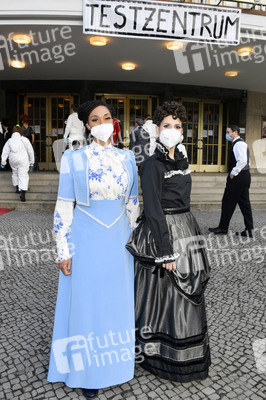 Fototermin mit dem Ensemble von 'Vorhang auf für Cyrano' in Berlin