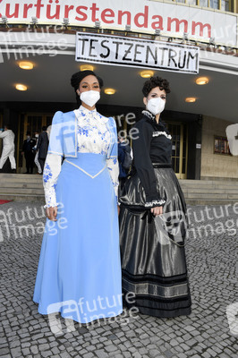 Fototermin mit dem Ensemble von 'Vorhang auf für Cyrano' in Berlin