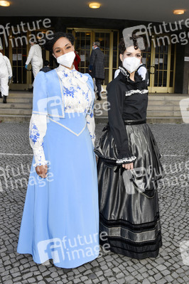 Fototermin mit dem Ensemble von 'Vorhang auf für Cyrano' in Berlin