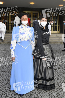 Fototermin mit dem Ensemble von 'Vorhang auf für Cyrano' in Berlin