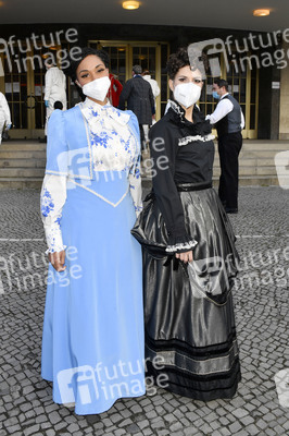 Fototermin mit dem Ensemble von 'Vorhang auf für Cyrano' in Berlin