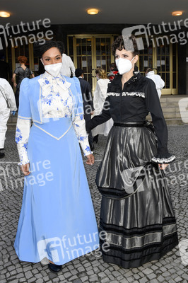 Fototermin mit dem Ensemble von 'Vorhang auf für Cyrano' in Berlin