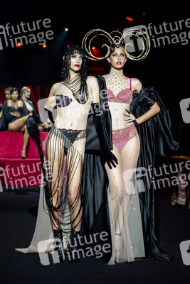 Andres Sarda Fashion Show auf der 73. Mercedes-Benz Fashion Week Madrid