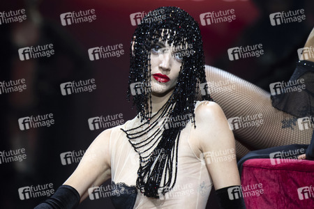 Andres Sarda Fashion Show auf der 73. Mercedes-Benz Fashion Week Madrid