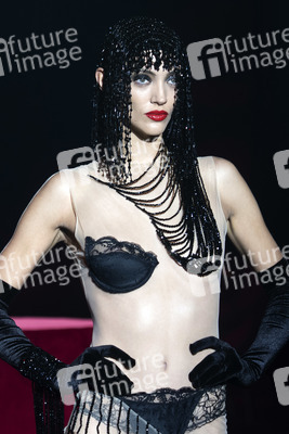 Andres Sarda Fashion Show auf der 73. Mercedes-Benz Fashion Week Madrid
