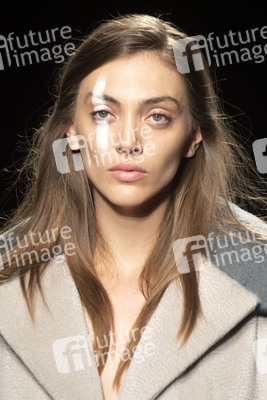 Otrura Fashion Show auf der 73. Mercedes-Benz Fashion Week Madrid