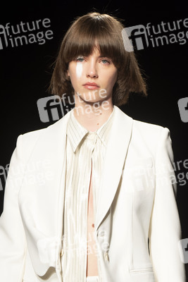 Otrura Fashion Show auf der 73. Mercedes-Benz Fashion Week Madrid