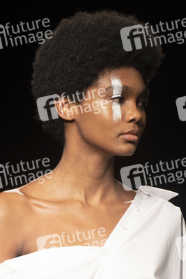 Otrura Fashion Show auf der 73. Mercedes-Benz Fashion Week Madrid