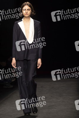 Otrura Fashion Show auf der 73. Mercedes-Benz Fashion Week Madrid