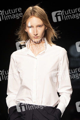 Otrura Fashion Show auf der 73. Mercedes-Benz Fashion Week Madrid
