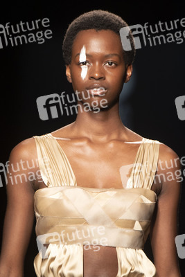 Otrura Fashion Show auf der 73. Mercedes-Benz Fashion Week Madrid