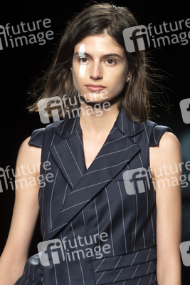Otrura Fashion Show auf der 73. Mercedes-Benz Fashion Week Madrid