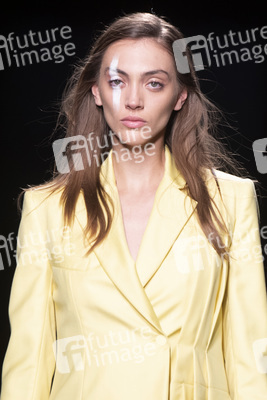 Otrura Fashion Show auf der 73. Mercedes-Benz Fashion Week Madrid