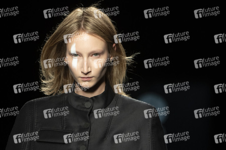 Otrura Fashion Show auf der 73. Mercedes-Benz Fashion Week Madrid