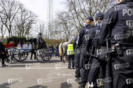 Beerdigung eines hochrangigen Clan-Mitglieds in Leverkusen