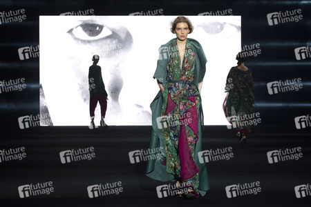 Ulises Mérida Fashion Show auf der 73. Mercedes-Benz Fashion Week Madrid