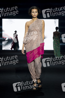 Ulises Mérida Fashion Show auf der 73. Mercedes-Benz Fashion Week Madrid