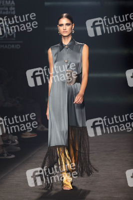 Isabel Sanchis Fashion Show auf der 73. Mercedes-Benz Fashion Week Madrid