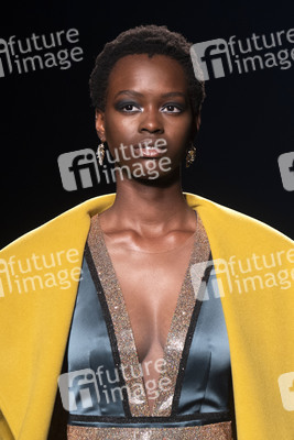 Isabel Sanchis Fashion Show auf der 73. Mercedes-Benz Fashion Week Madrid