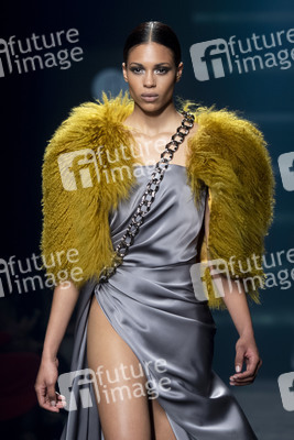 Isabel Sanchis Fashion Show auf der 73. Mercedes-Benz Fashion Week Madrid