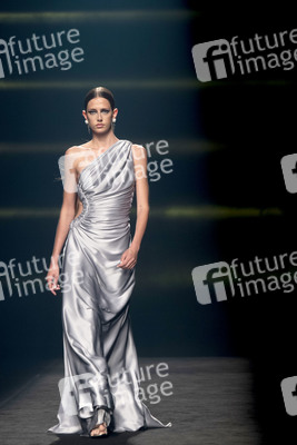 Isabel Sanchis Fashion Show auf der 73. Mercedes-Benz Fashion Week Madrid