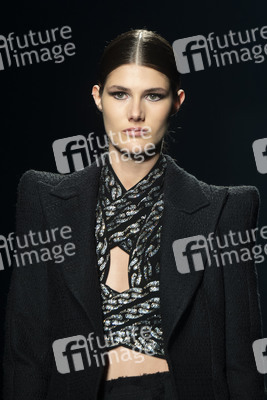 Isabel Sanchis Fashion Show auf der 73. Mercedes-Benz Fashion Week Madrid