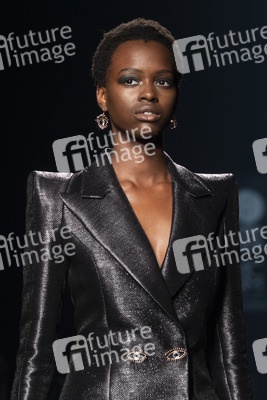 Isabel Sanchis Fashion Show auf der 73. Mercedes-Benz Fashion Week Madrid