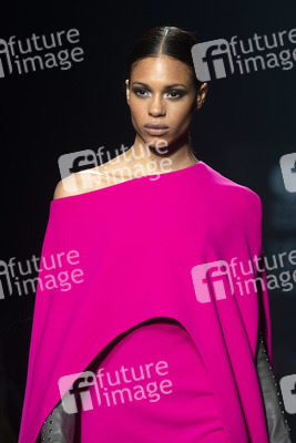 Isabel Sanchis Fashion Show auf der 73. Mercedes-Benz Fashion Week Madrid