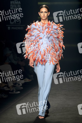 Isabel Sanchis Fashion Show auf der 73. Mercedes-Benz Fashion Week Madrid