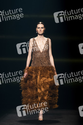 Isabel Sanchis Fashion Show auf der 73. Mercedes-Benz Fashion Week Madrid