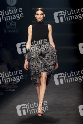 Isabel Sanchis Fashion Show auf der 73. Mercedes-Benz Fashion Week Madrid