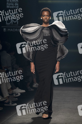 Isabel Sanchis Fashion Show auf der 73. Mercedes-Benz Fashion Week Madrid