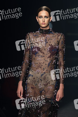 Isabel Sanchis Fashion Show auf der 73. Mercedes-Benz Fashion Week Madrid